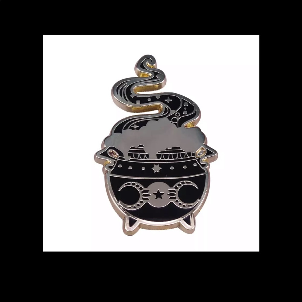 💥Bundle 3 for $25💥 Metal/enamel witches cauldron pin with moon phases
